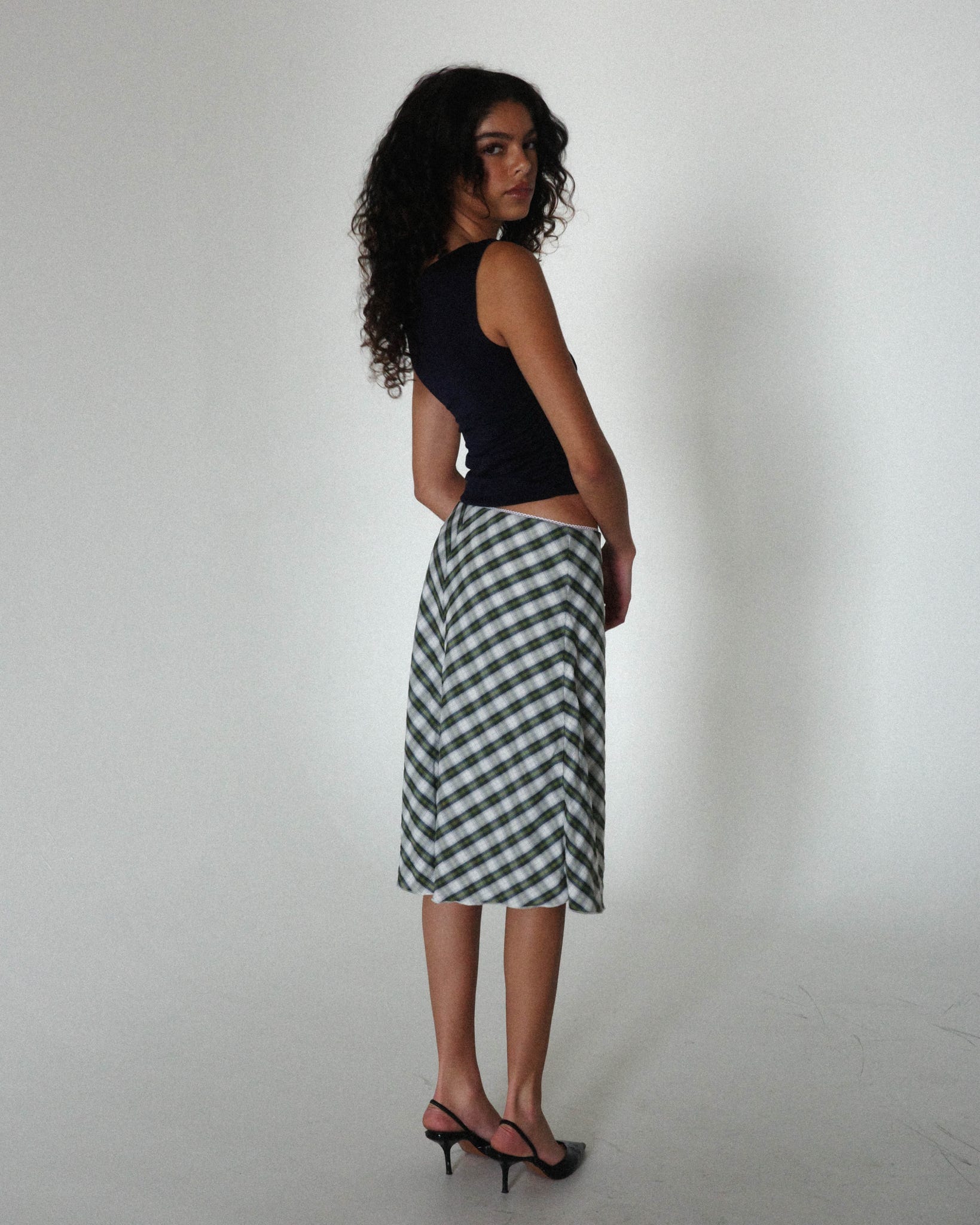 Skirts – Dread The Thread